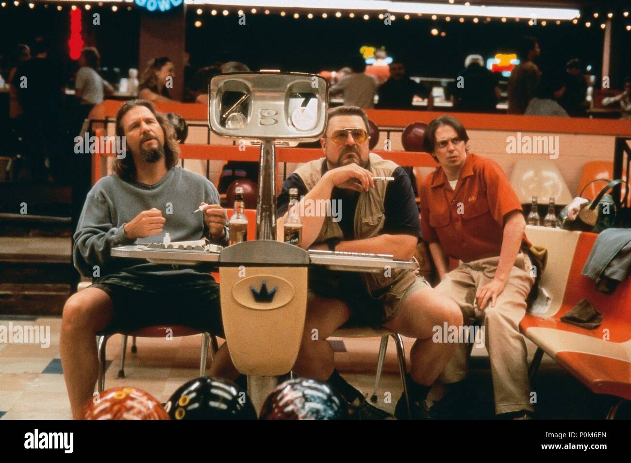 Original Film Title: THE BIG LEBOWSKI.  English Title: THE BIG LEBOWSKI.  Film Director: JOEL COEN.  Year: 1998.  Stars: JEFF BRIDGES; JOHN GOODMAN; STEVE BUSCEMI. Credit: POLYGRAM/WORKING TITLE FILMS / MORTON, MERRICK / Album Stock Photo