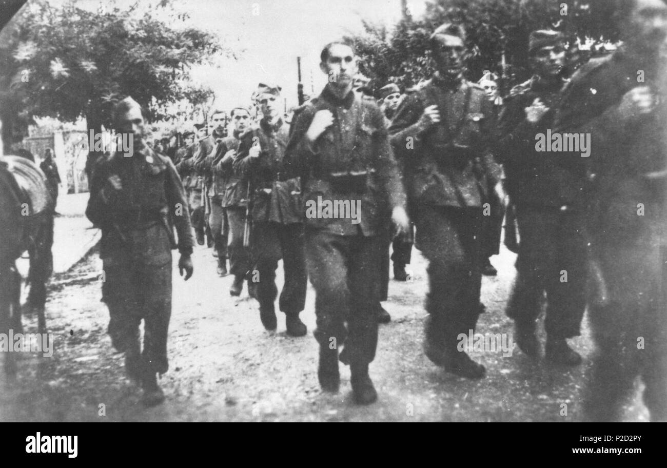 . English: Third Yugoslav partisans' Corps marching through liberated Tuzla in October 1943. October 1943. Unknown 2 3. divizija NOVJ u Tuzli oktobra 1943 Stock Photo