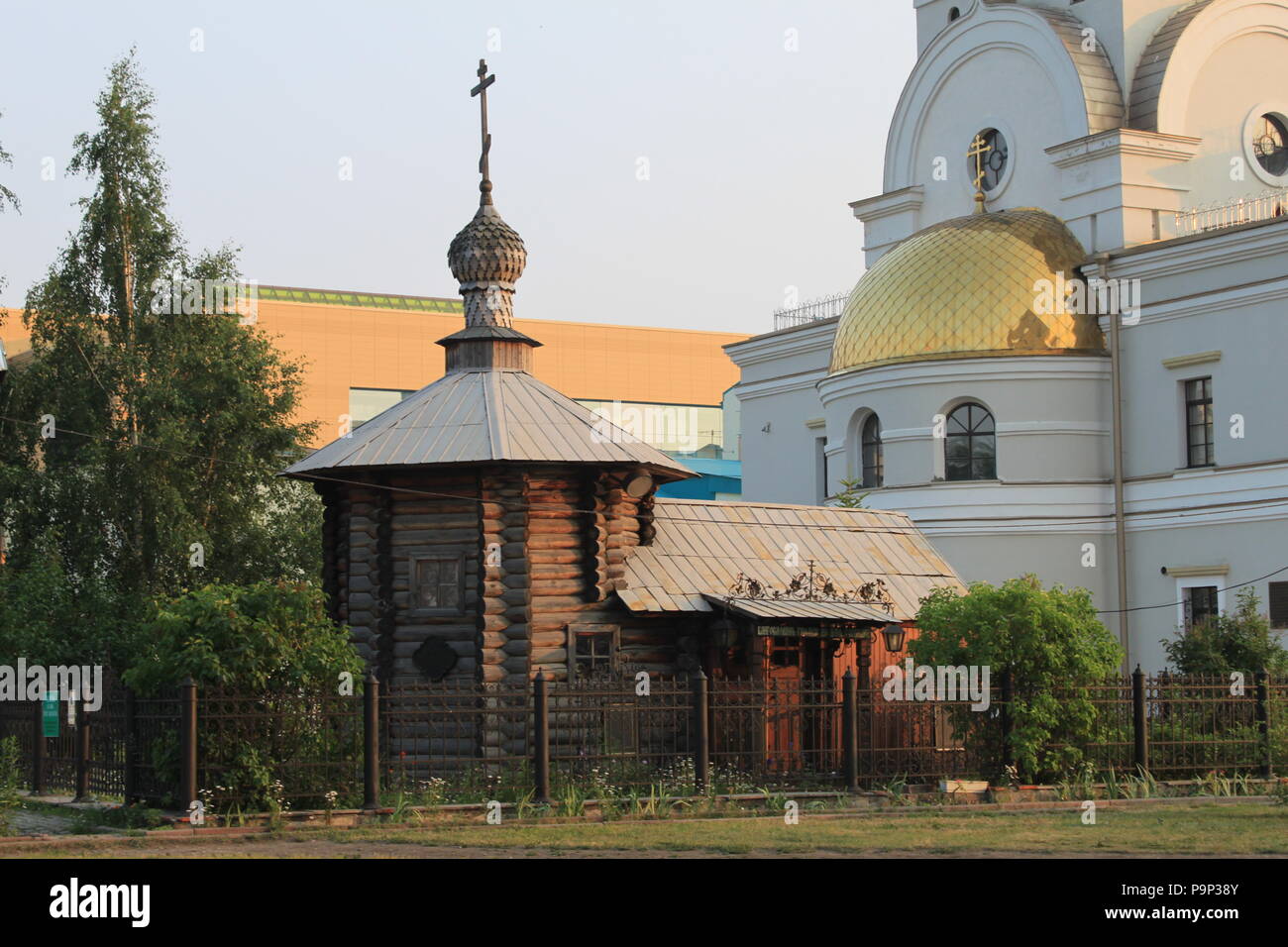 Small wooden Chapel near the Church of All Saints, Yekaterinburg, Russia Stock Photo