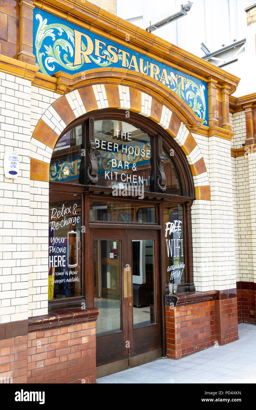 The Beer House in Manchester Victoria Railway Station Stock Photo