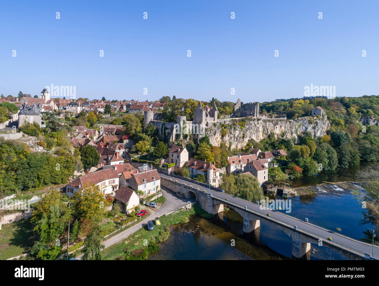 France, Vienne, Angles sur l'Anglin, labelled Les Plus Beaux Villages de France (The Most beautiful Villages of France), ruins of the castle overlooki Stock Photo