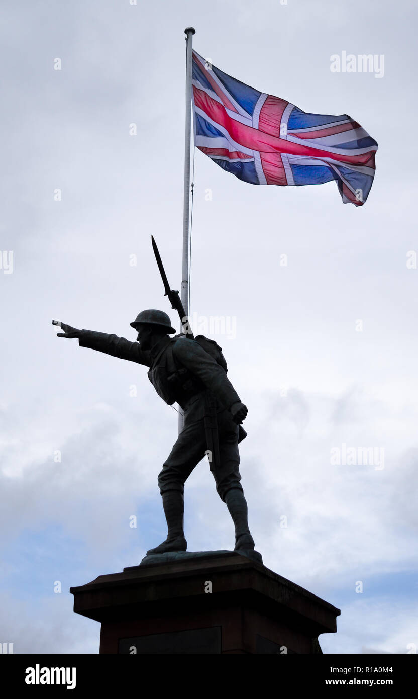 Bridgnorth, UK. 10th November, 2018. On the eve of a particularly special Remembrance Day, marking a hundred years since the end of the First World War, memorials worldwide are being visited this weekend in loving memory of our fallen heroes. Credit: Lee Hudson/Alamy Live News Stock Photo