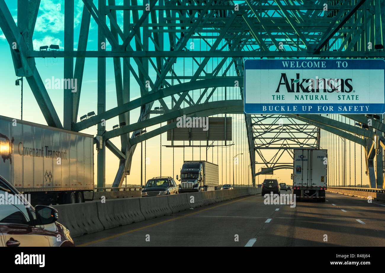 Traffic at sunset on the Hernando de Soto Bridge over the Mississippi River between Memphis, TN and West Memphis, AR on Interstate 40. (USA) Stock Photo