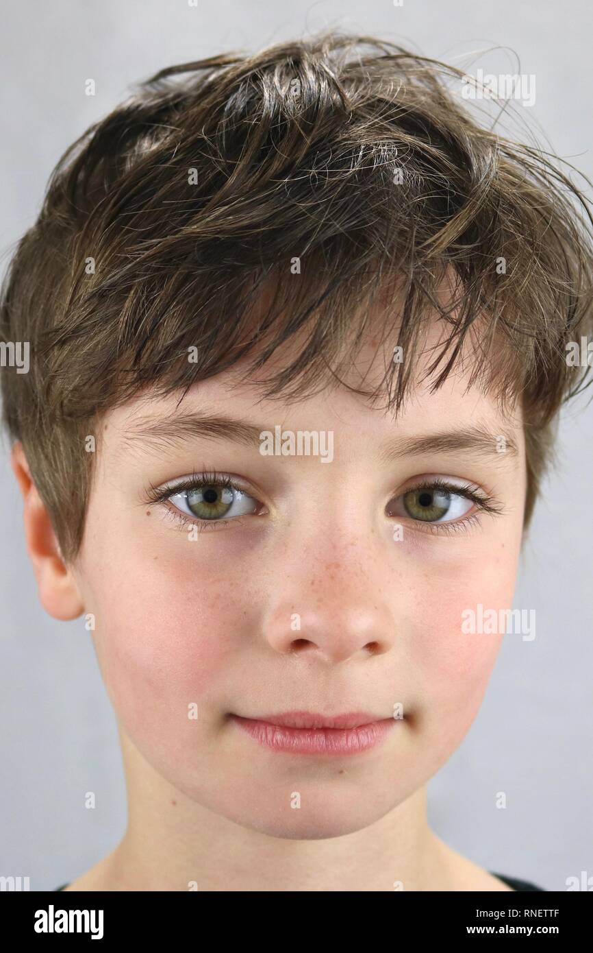 Happy Baby Boy Brown Hair, Green Eyes | mail.napmexico.com.mx