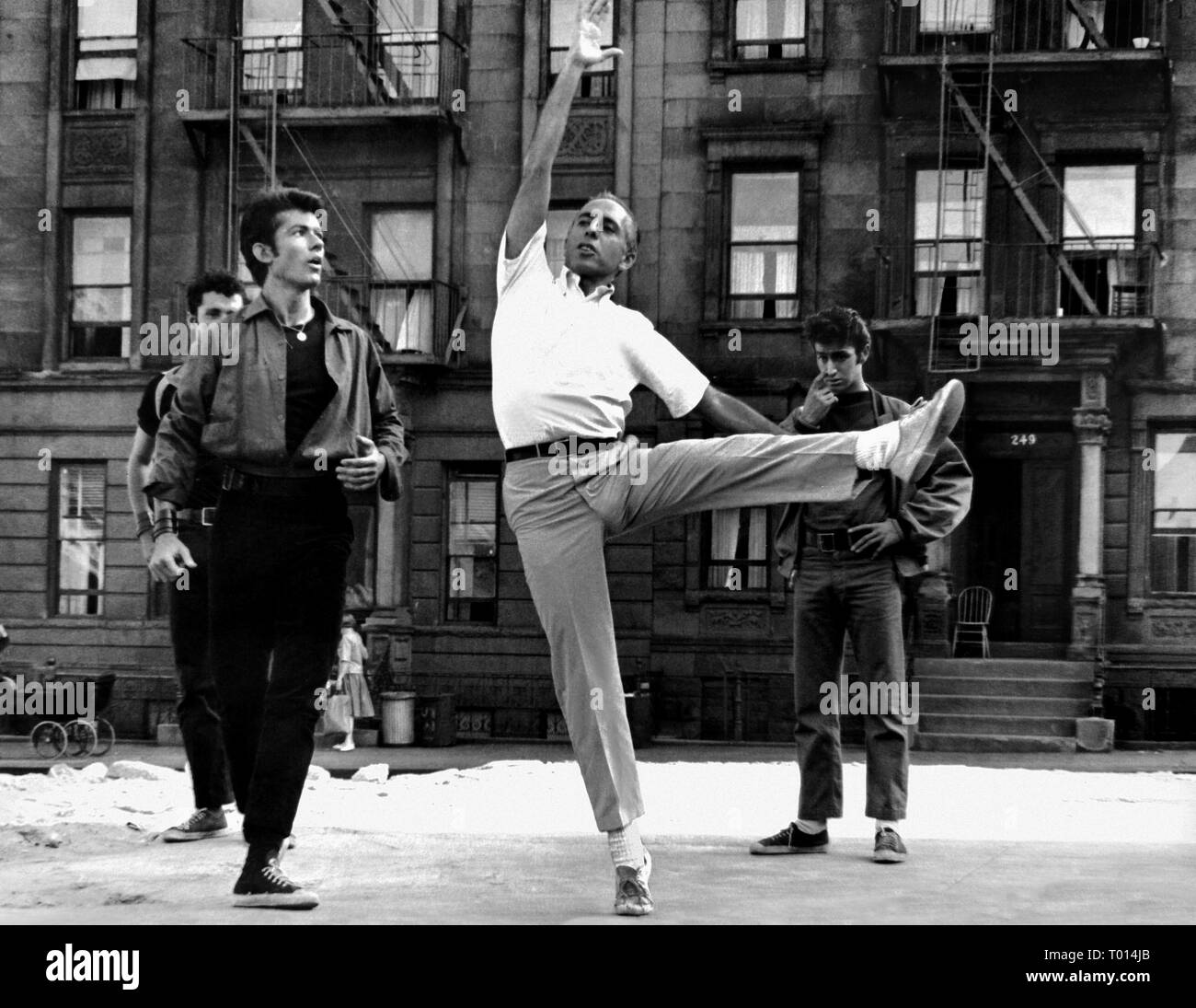 JEROME ROBBINS,GEORGE CHAKIRIS, WEST SIDE STORY, 1961 Stock Photo