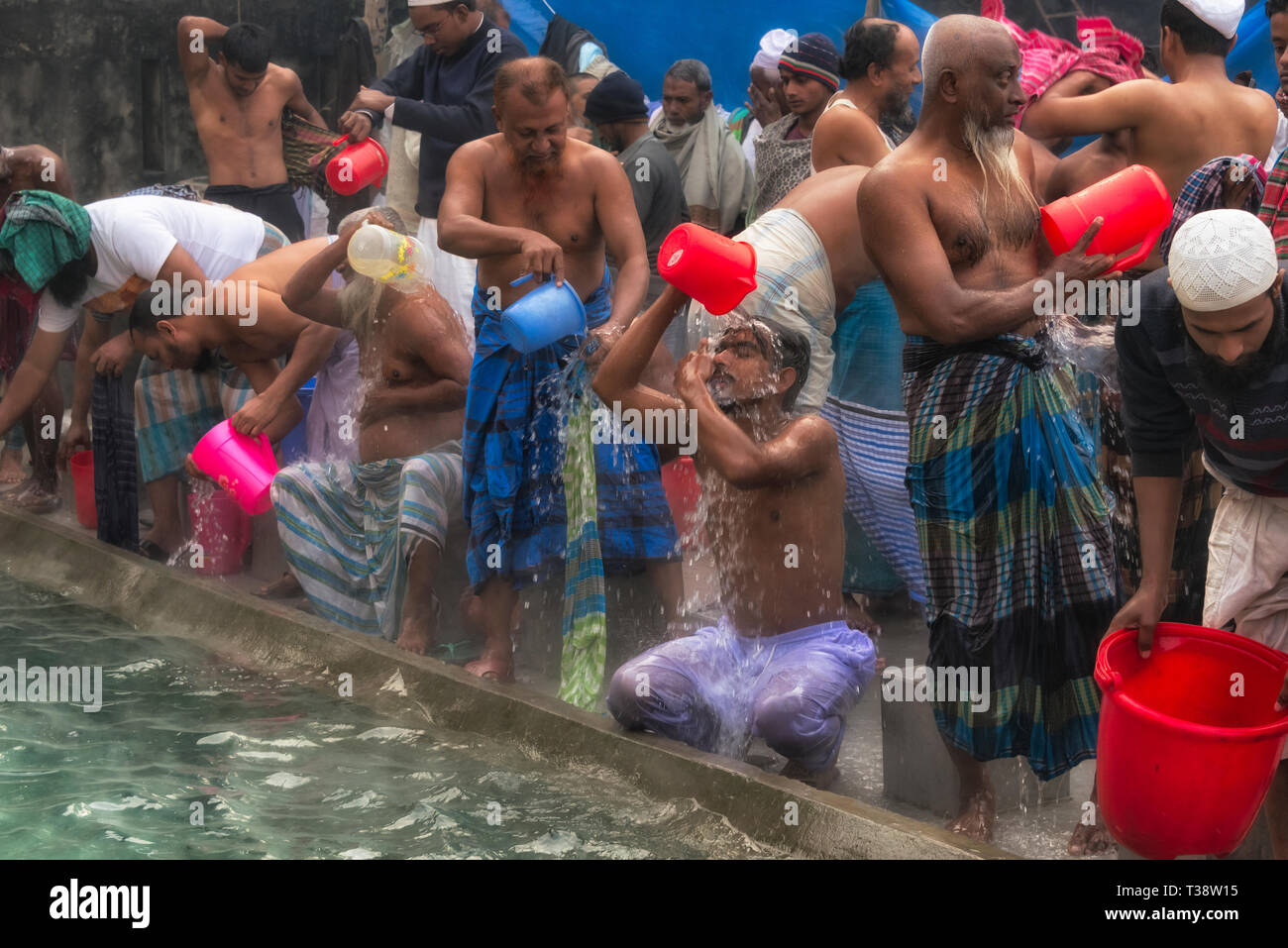 Pilgrims bathing in the tent area during Bishwa Ijtema, Dhaka, Bangladesh Stock Photo