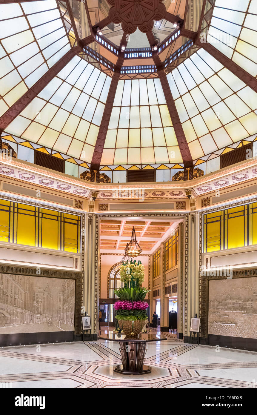 Art deco lobby of the historic Fairmont Peace Hotel on the Bund, Shanghai, China Stock Photo