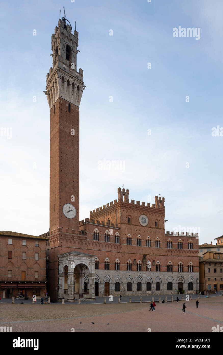 Siena, Piazza del Campo mit Palazzo Pubblico, Blick von Norden Stock Photo