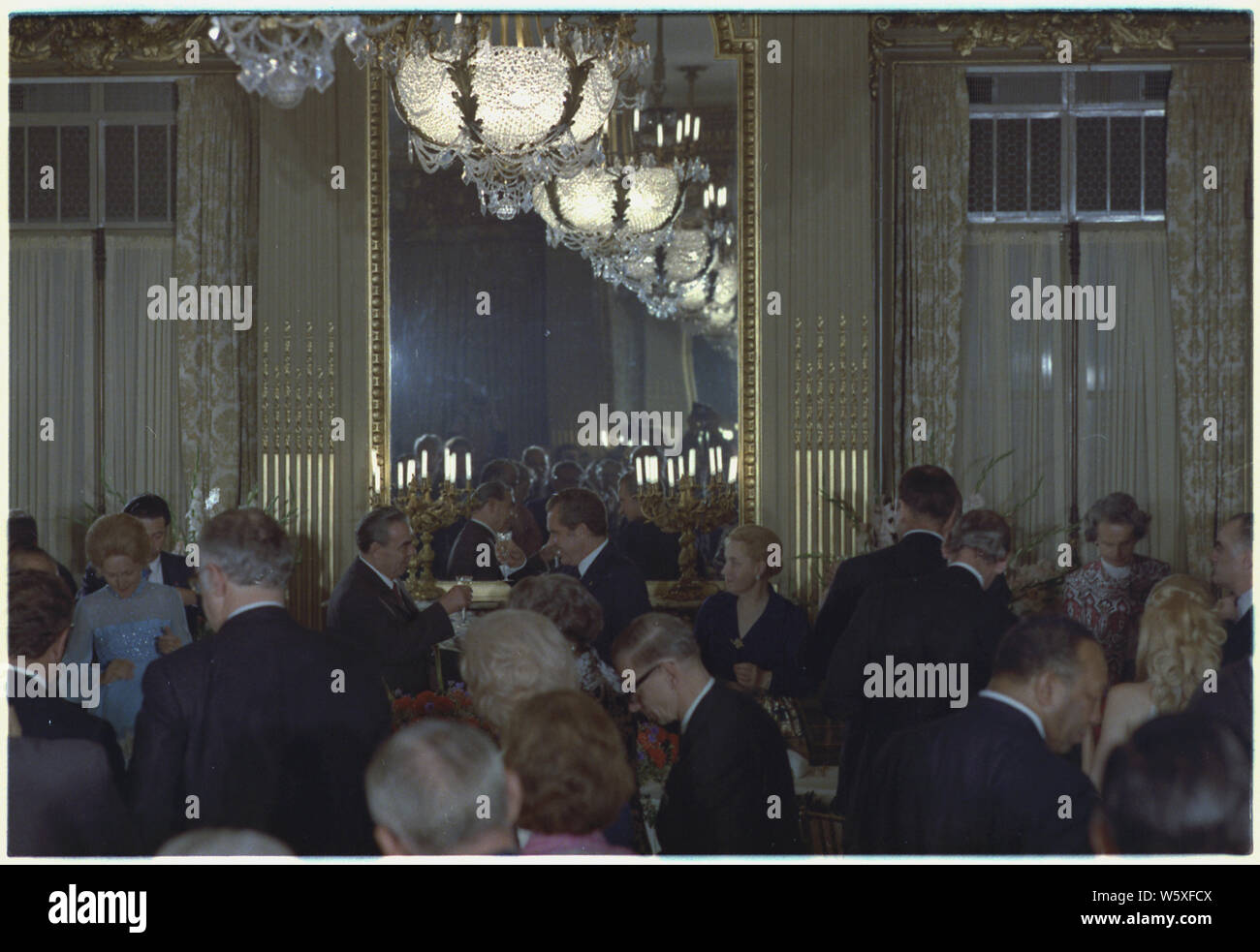 Reciprocal dinner hosted by Leonid I. Brezhnev, General Secretary of the Central Committee of the Communist Party of the U.S.S.R.. Golden Room, Soviet Embassy, Washington, D.C.; Scope and content:  Pictured: Thelma Ryan (Pat) Nixon, Leonid Brezhnev, Richard M. Nixon. Subject: Heads of State - U.S.S.R. Stock Photo