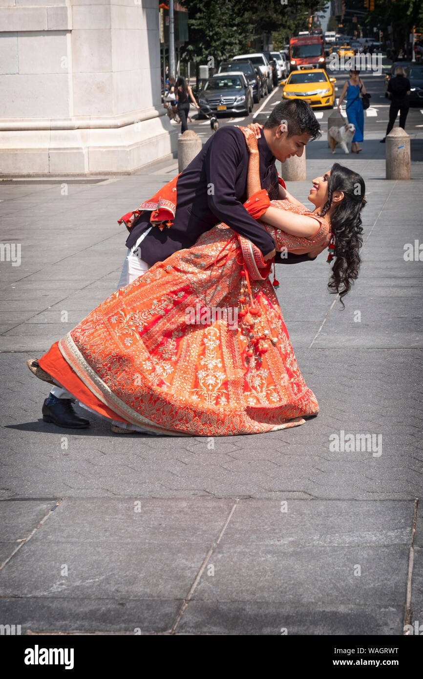 Romantic couple posing in city park hi-res stock photography and ...