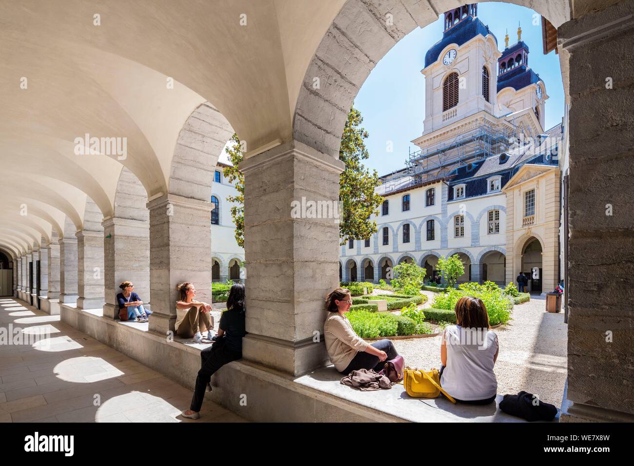 France, Rhone, Lyon, la Presqu'île, historic centre classified as a UNESCO World Heritage site, Grand Hotel-Dieu, the cloister Stock Photo