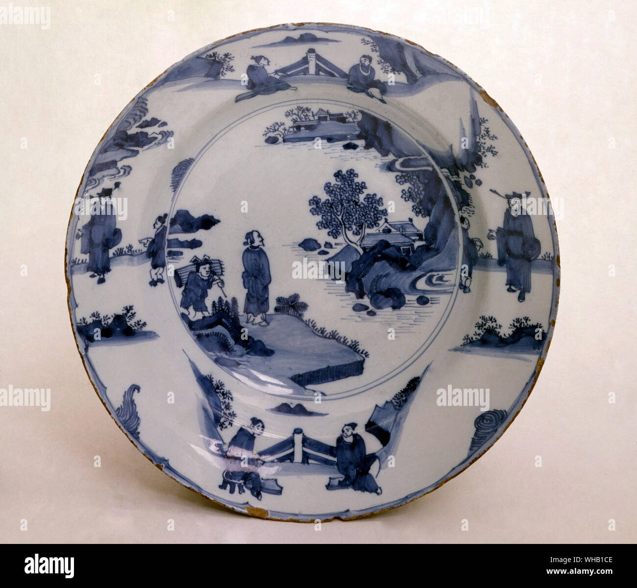 Blue and white dish with chinoiserie decoration, Frankfurt.. Victoria & Albert Museum, London. Stock Photo