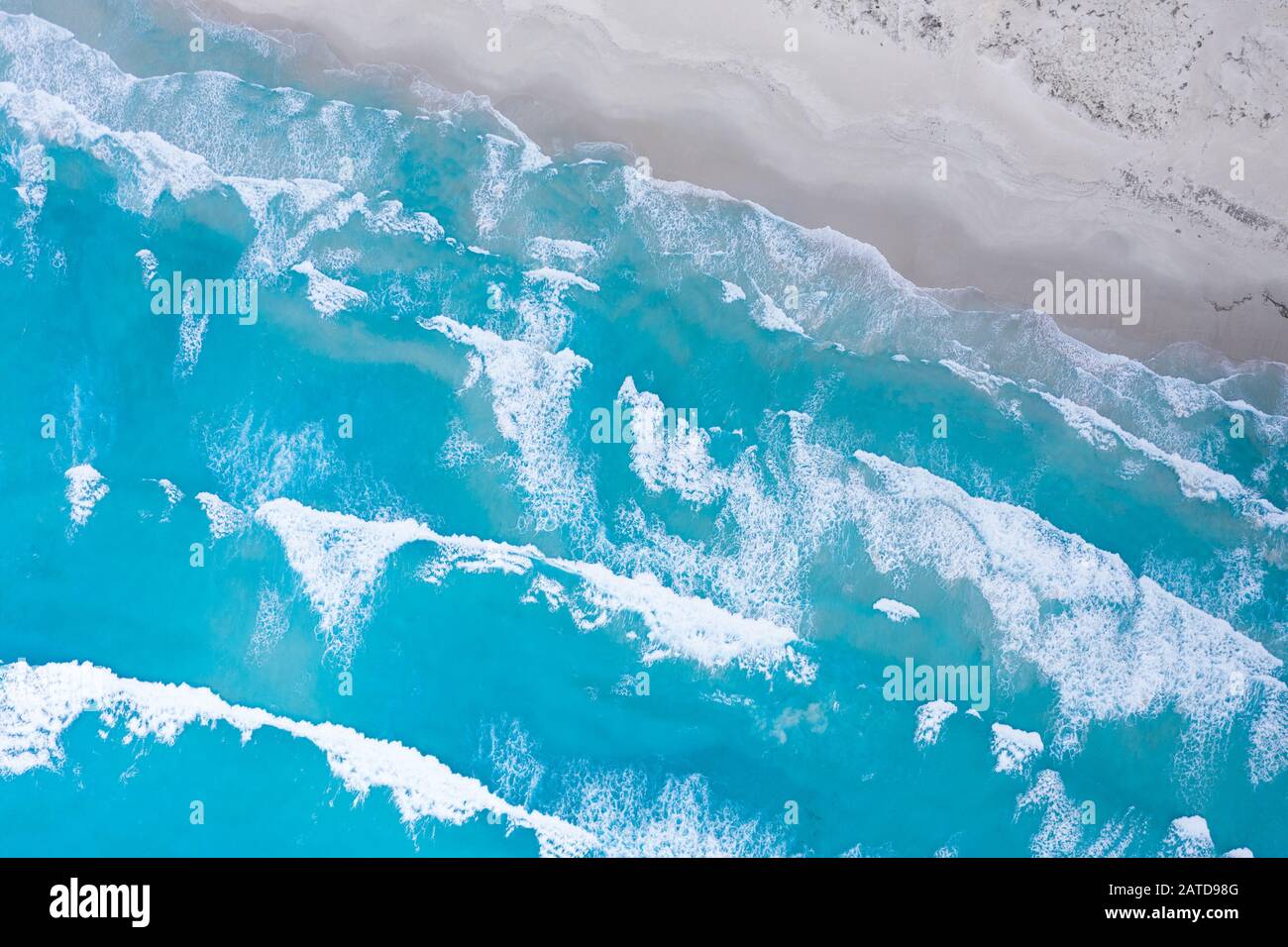 Luftansicht der Meeresbrände am Strand, Western Australia, Australien Stockfoto