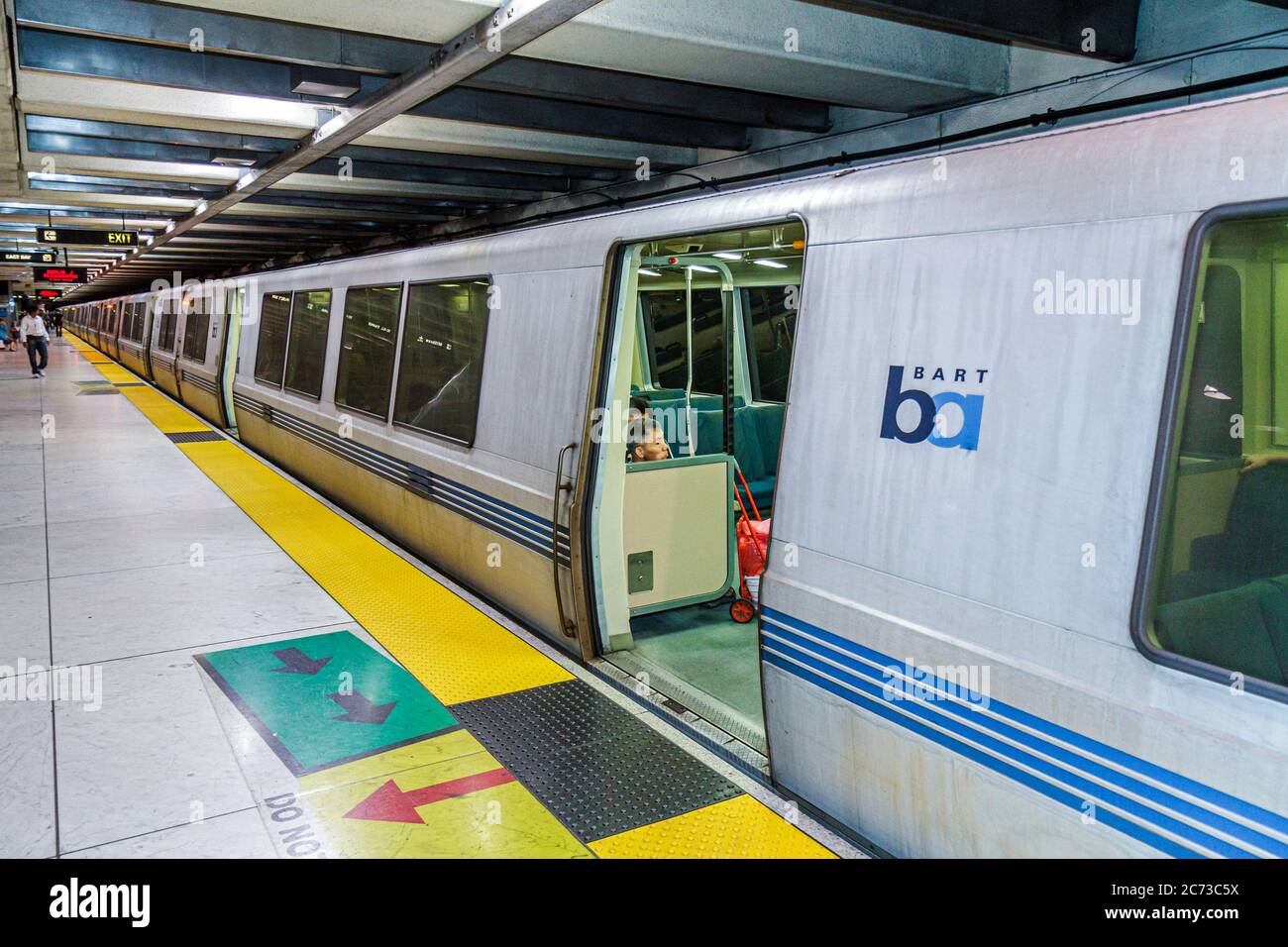 San Francisco California, Market Street, BART Montgomery Station, U-Bahn-System, offene Tür, Plattform, Pendeln, CA110717014 Stockfoto