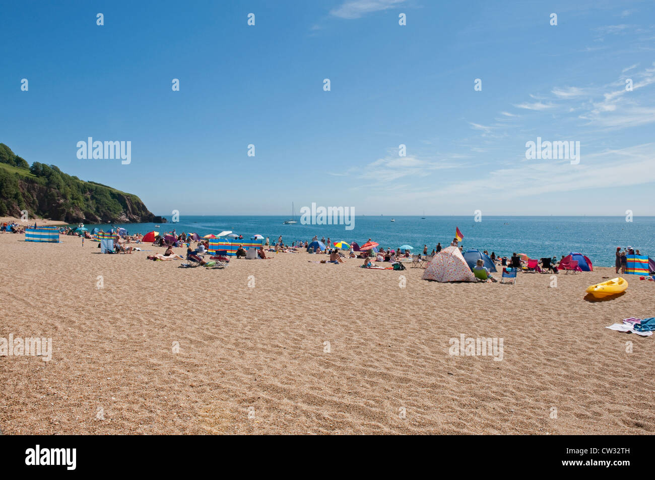 Menschen auf Blackpool Sands Beach in der Nähe von Stoke Fleming in Devon die englische Sommer Sonne genießen. Stockfoto