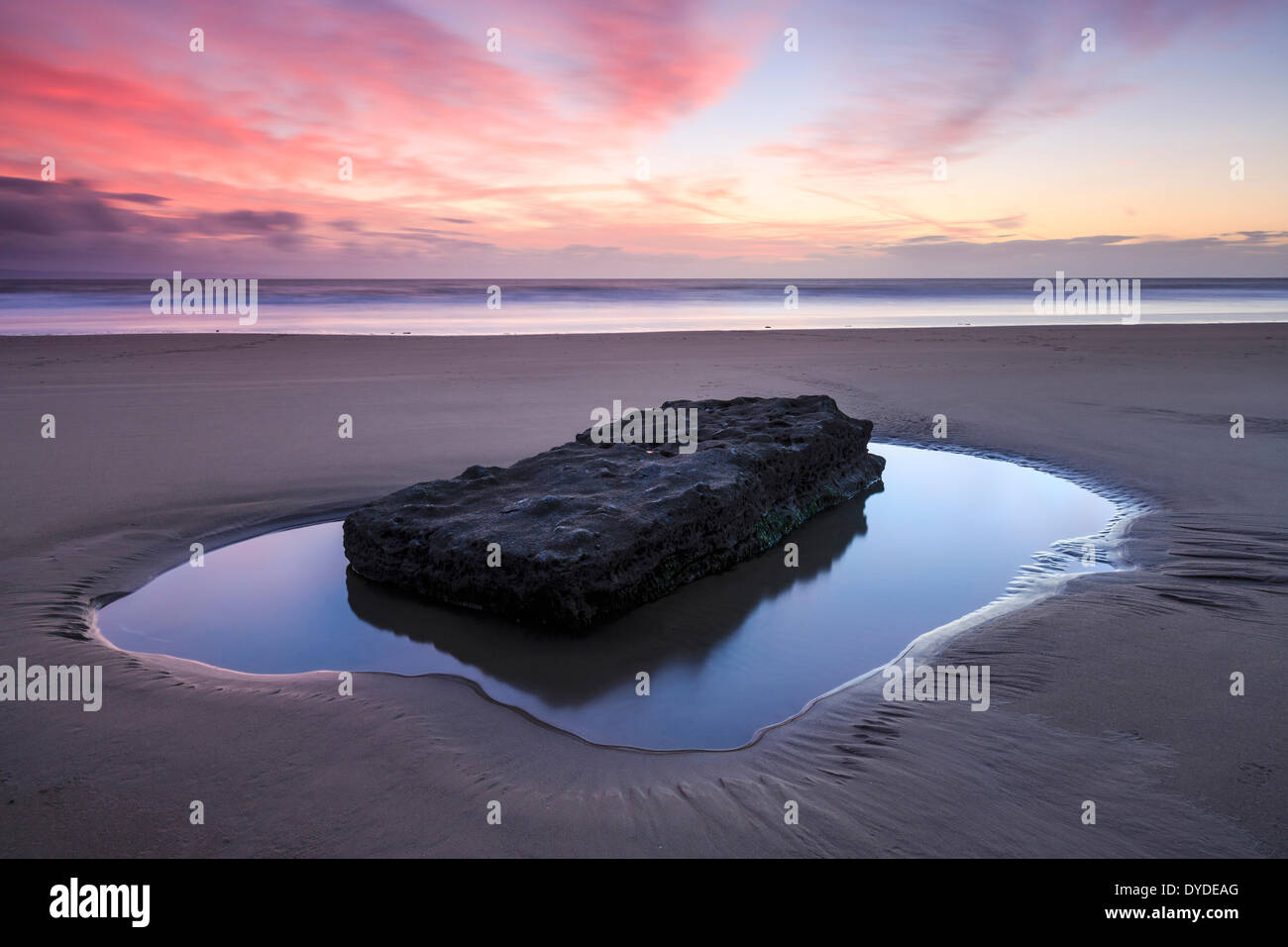 Sonnenuntergang am Southerndown Beach. Stockfoto