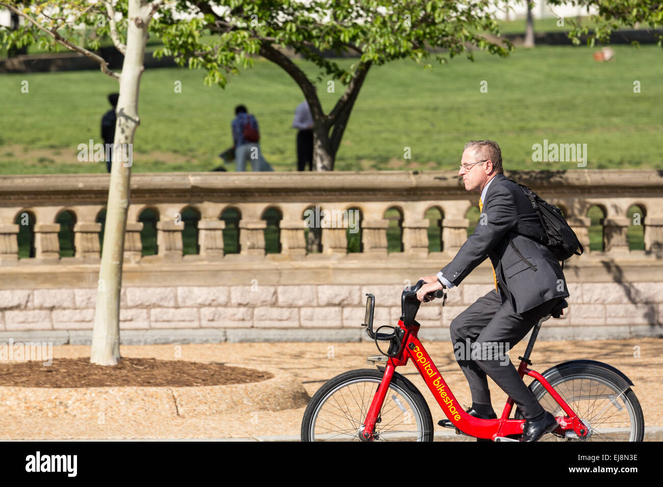 Mann auf dem Fahrrad Arbeitsweg Stockfoto