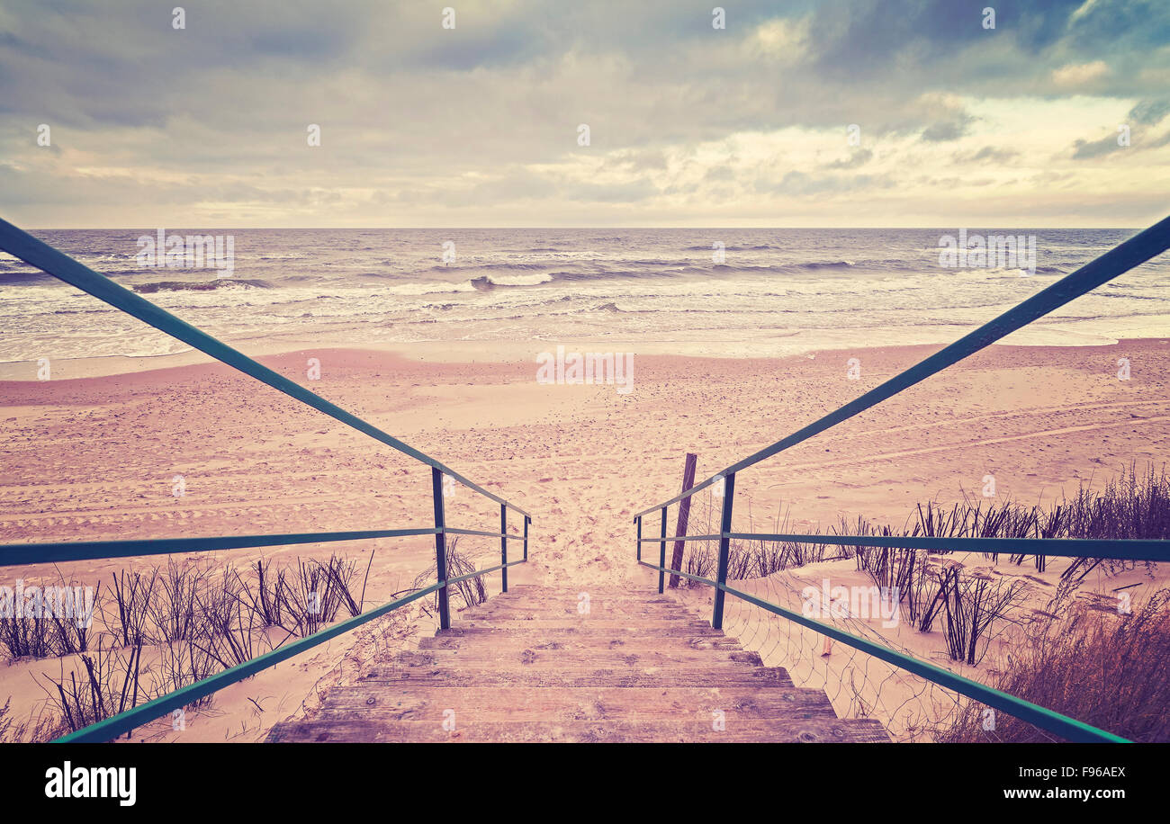 Vintage getönten Holztreppen an einem Strand. Stockfoto