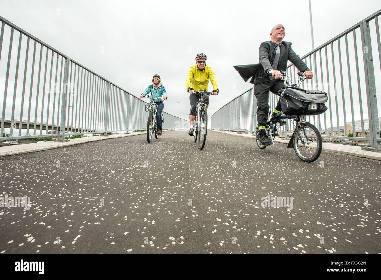 Radfahrer auf Radwegen pendeln Stockfoto