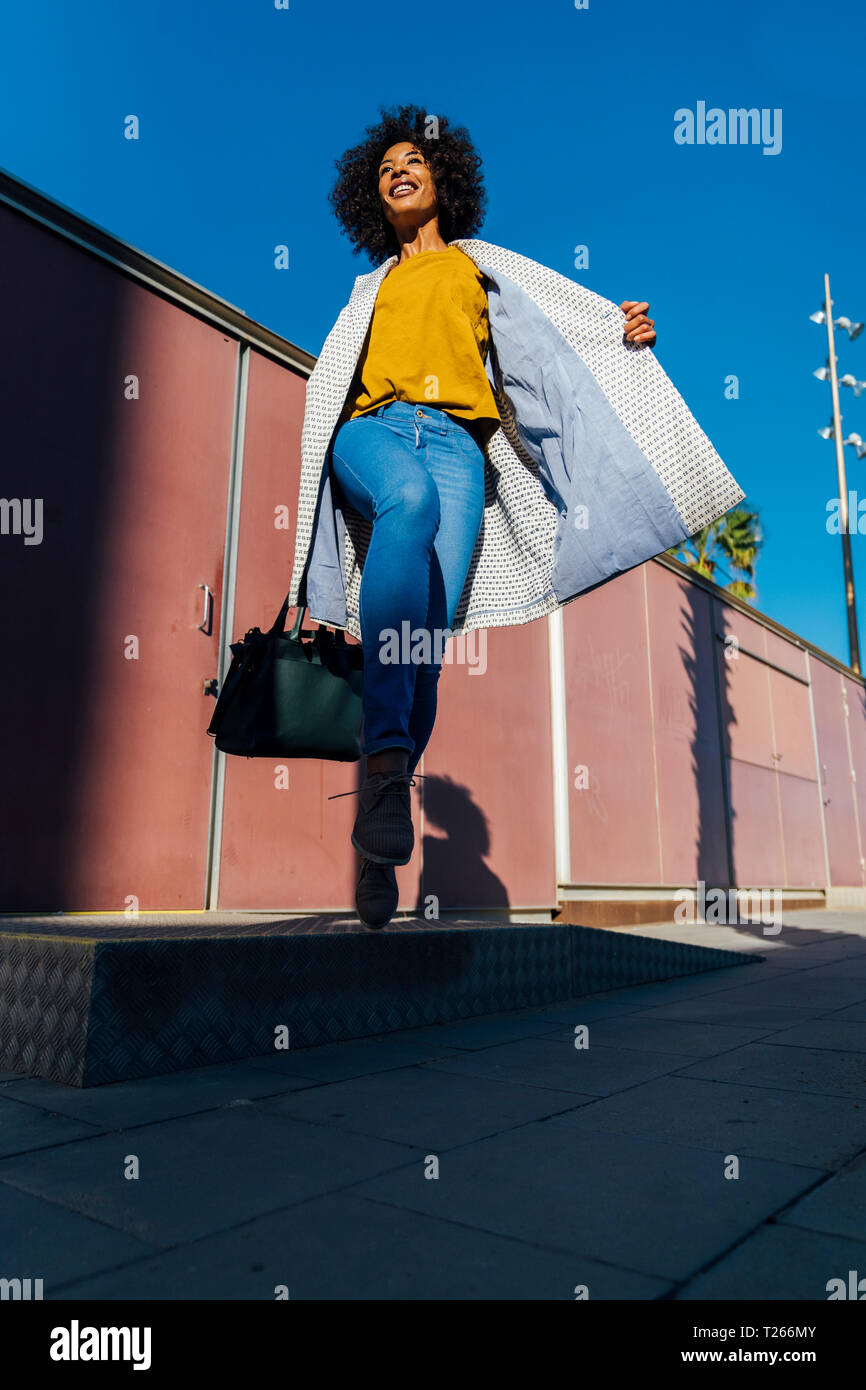 Beauutiful Frau in die Stadt pendeln Stockfoto