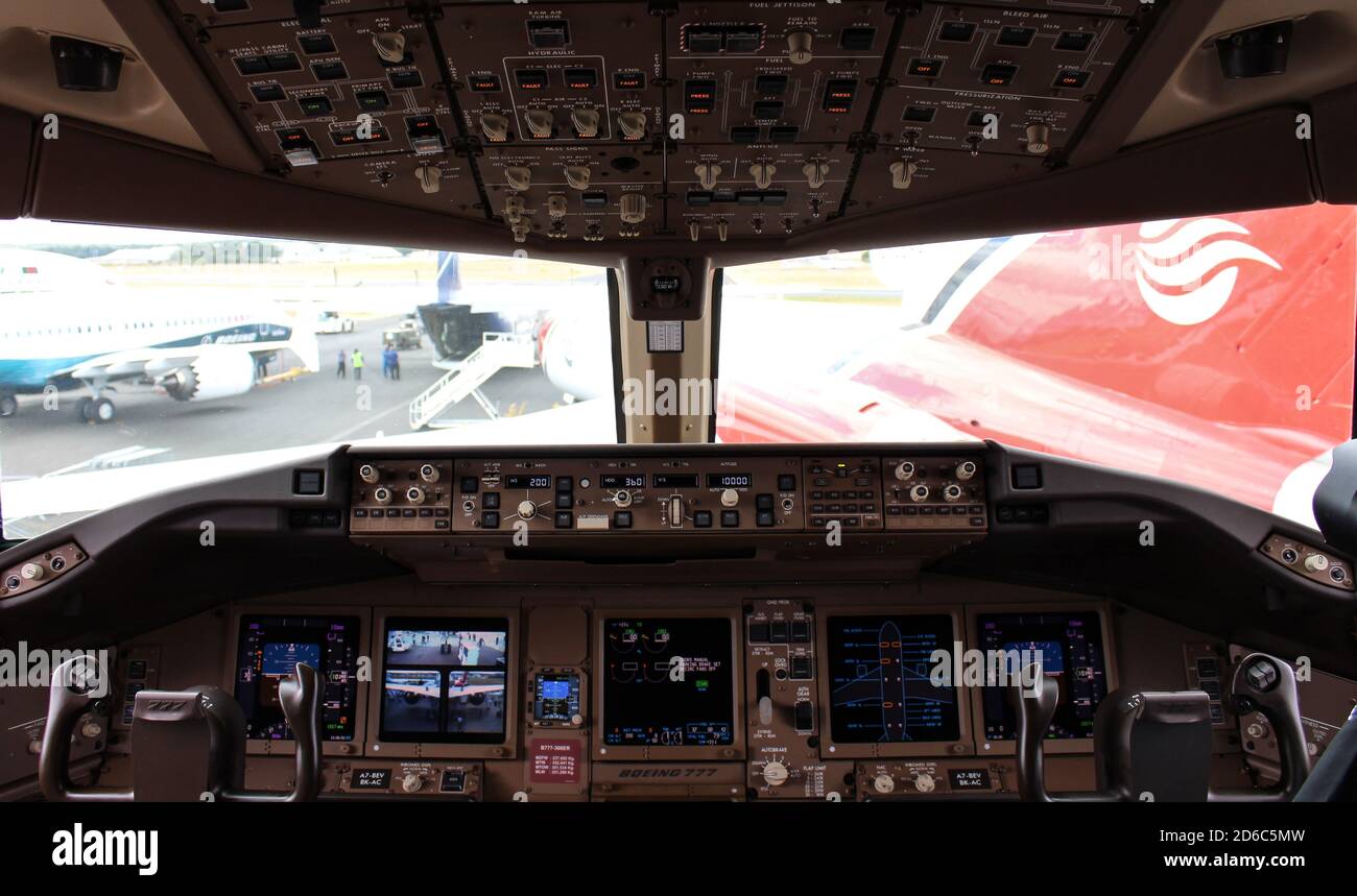 777 boeing cockpit aircraft fotografías e imágenes de alta resolución ...