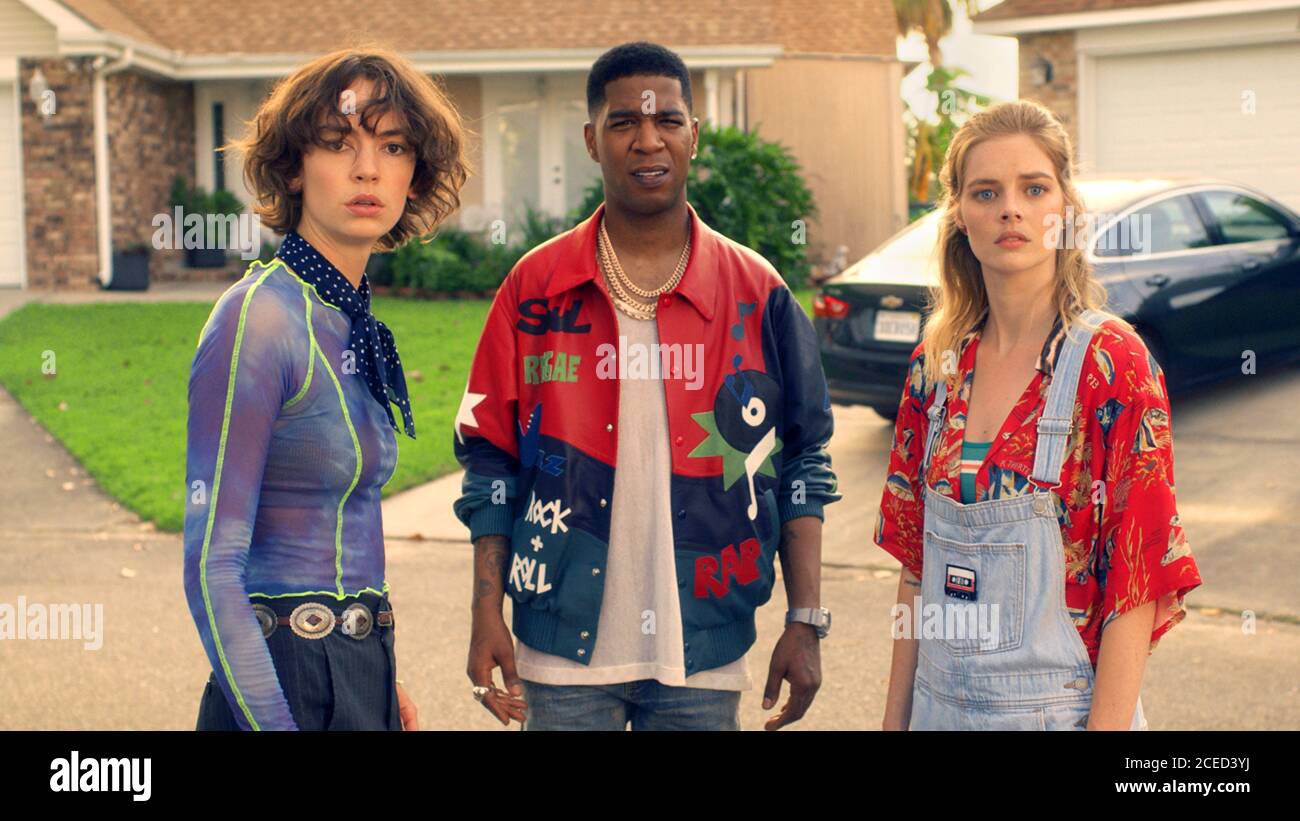 Bill & Ted face the Music (2020) réalisé par Dean Parisot et mettant en vedette Brigette Lundy-Paine, Kid Cudi et Samara Weaving. Les Wyld Ballyns reviennent en âge moyen pour accomplir leur destinée. Banque D'Images