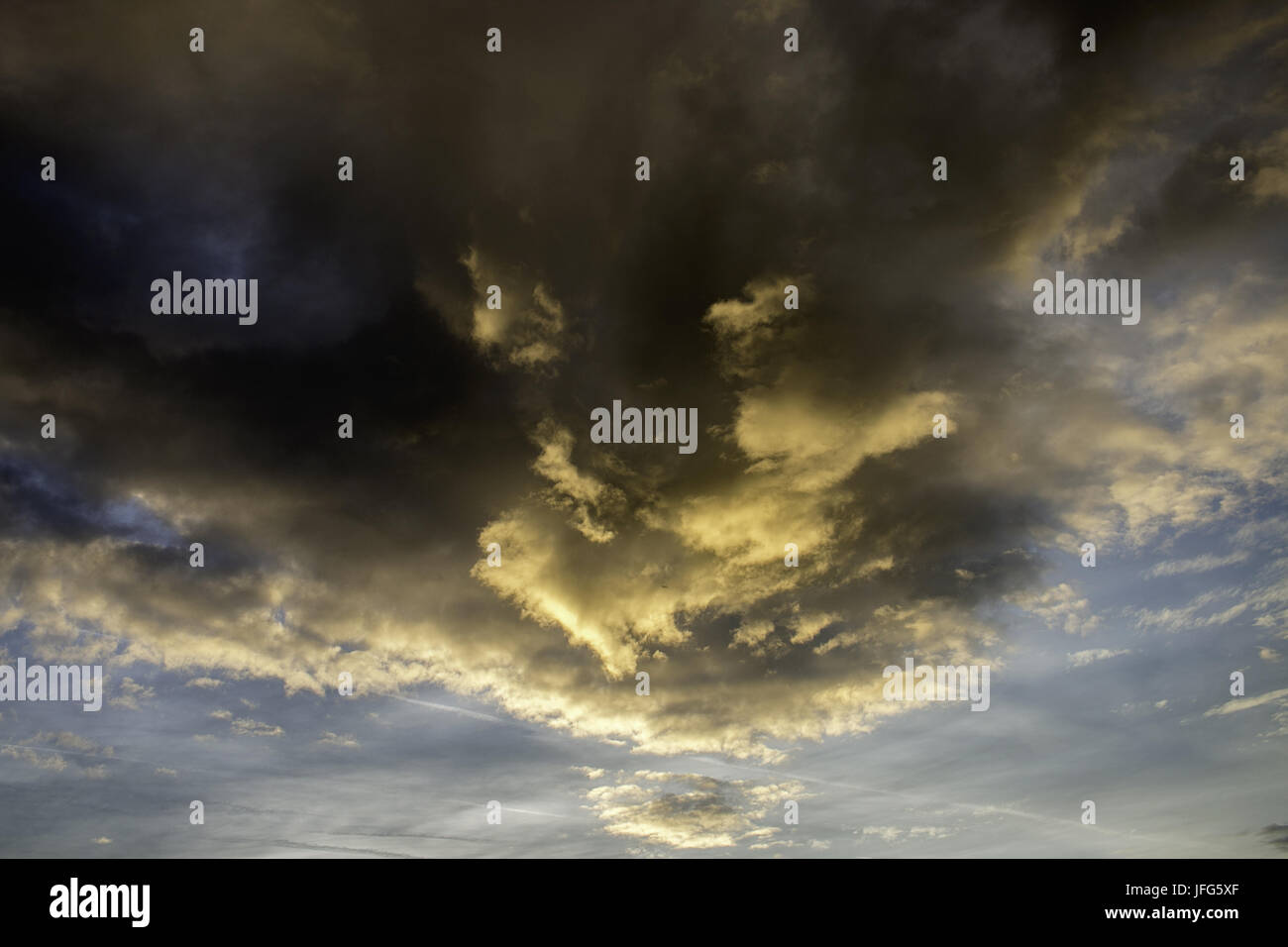 Bedrohlicher Wolkenformation Himmel mit Banque D'Images