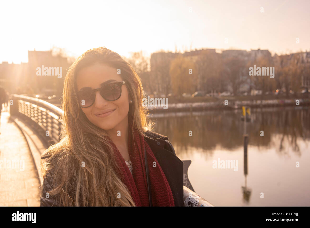 Portrait d'une femme hispanique 20-30 à Berlin Banque D'Images