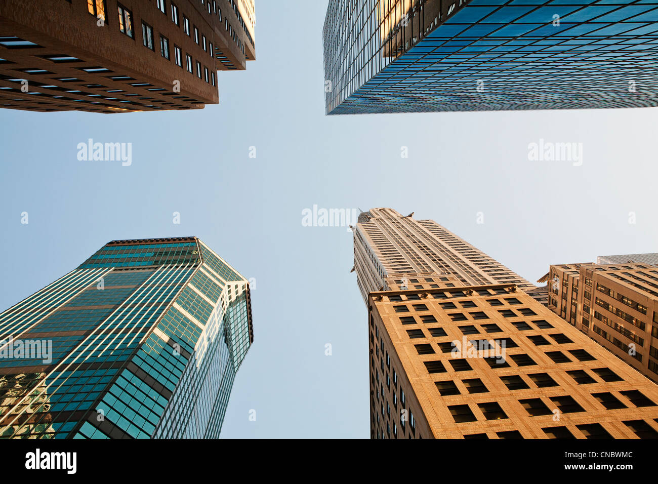 Guardare i palazzi a Lexington Avenue e la 42th street Foto Stock