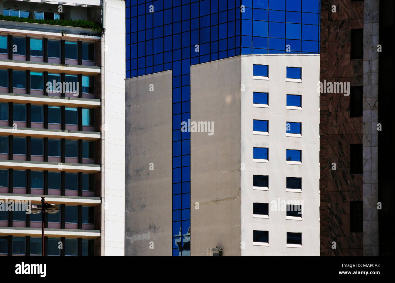 Amoreiras, uno dei quartieri commerciali con edifici per uffici di Lisbona, Portogallo Foto Stock