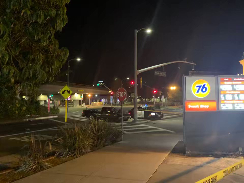 Victim in Toyota Tacoma dies after crashing at Lake Park and Lakeshore near Oakland's Lake Merritt after shots are fired on WB I-580 near 14th Avenue in Oakland