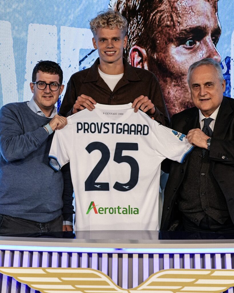 Oliver Provstgaard med trøje fra Lazio