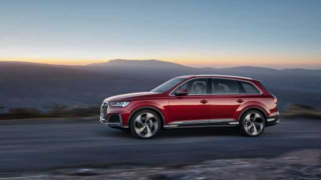 2023 Audi Q7 side