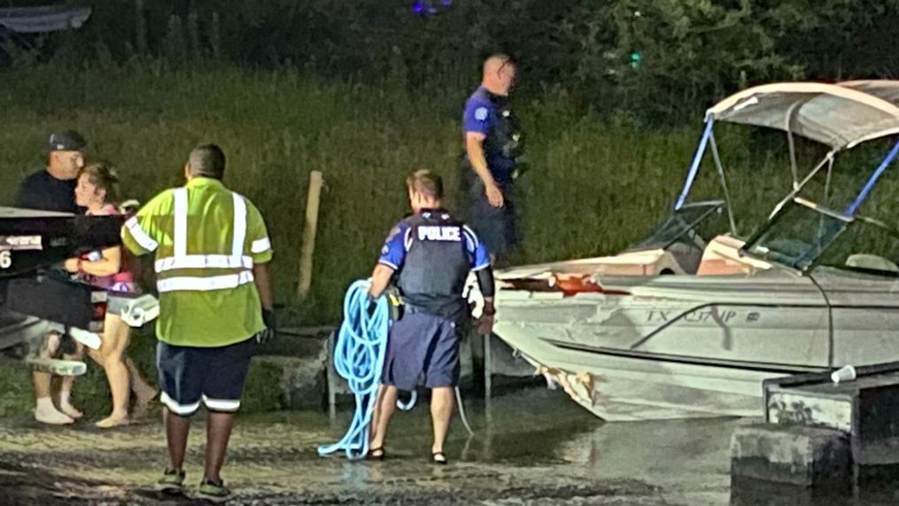 {p}A boat that crashed into a dock on Lake Austin left two people injured Friday night. (Photo: CBS Austin){/p}