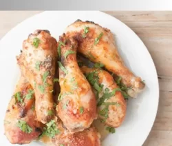 Pressure cooker baked chicken drumsticks recipe. Skin-on chicken drumsticks with honey and garlic baked in a pressure cooker. Very easy and delicious. #instantpot #pressurecooker #chicken #drumsticks #dinner #homemade #baked #easy