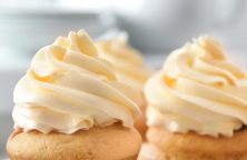 Easy vanilla cupcakes. Discover the secret to perfect vanilla cupcakes that are easy to make and taste heavenly! 🍰 These cupcakes are sure to be a hit among family and friends. Don't miss out on the fun, try these scrumptious treats now! 😋Cupcakes #deserts #cakes #easy #yummy