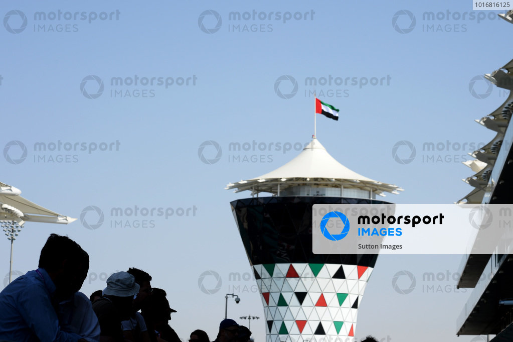 Fans and Shams Tower at Formula One World Championship, Rd19, Abu Dhabi ...