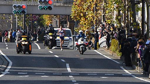 箱根駅伝、自粛呼びかけも18万人沿道観戦　ネットで批判「異常な多さ」 | 毎日新聞