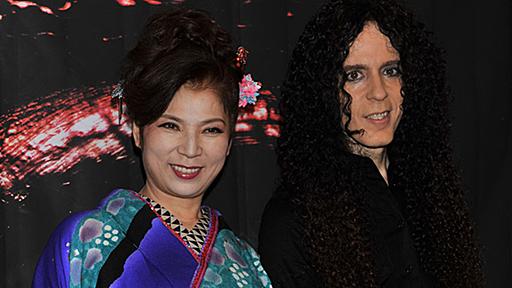 「八代亜紀さんが僕の人生を変えた」世界的ギタリスト“マーティ・フリードマン”が悼む「彼女の歌声は神様が与えたもの」 | デイリー新潮