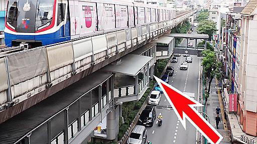 「空中の歩道」超便利！ 高架鉄道の下を歩道にして「下りなくていい」街に なぜ日本じゃできないのか | 乗りものニュース