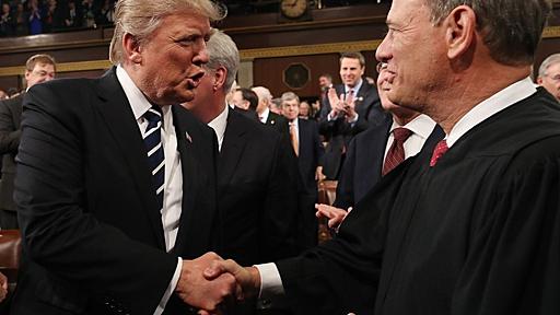 米連邦最高裁長官、トランプ氏に異例の非難 大統領も応酬　写真2枚　国際ニュース：AFPBB News