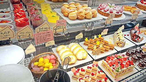 ビュッフェスタイルのケーキ屋さん「スブニール」のスイーツビュッフェ ｜ ことりっぷ