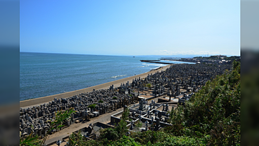 日本人の死生観はいろんな考え方が混ざっていて「海辺に住む者」と「山手に住む者」では全然違う→さまざまな死生観や弔い方がある