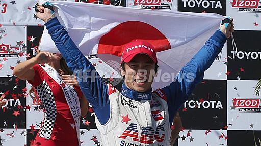 佐藤琢磨、インディカーで日本人初優勝飾る