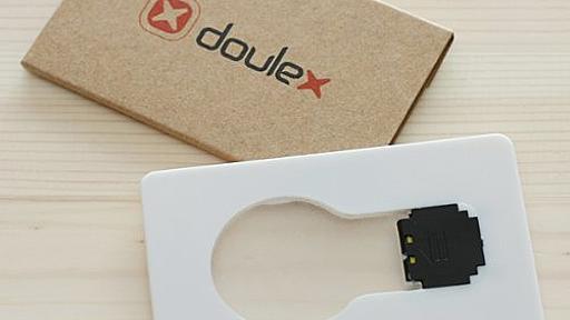 財布にも入るカード型LEDライト「doulex 電球型ポケットライト」 - ネタフル