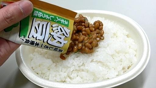 ご飯にしぼって食べる「スティック納豆」－秋田県立大学と共同開発