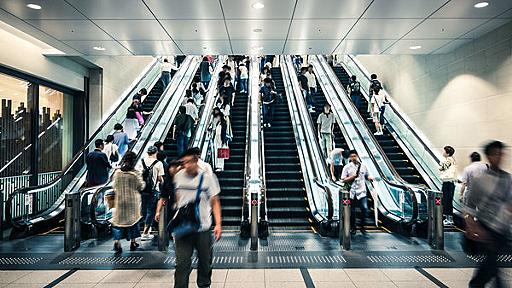 危険なマナー「片側空け」は変わるか エスカレーター「歩かないで！」 東京駅で対策 | 乗りものニュース