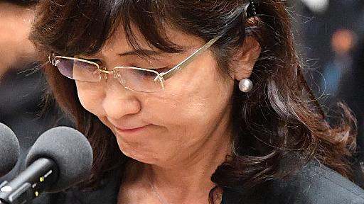 稲田防衛相：矛盾突かれ答弁で涙…専門家「ボロが出た」 | 毎日新聞