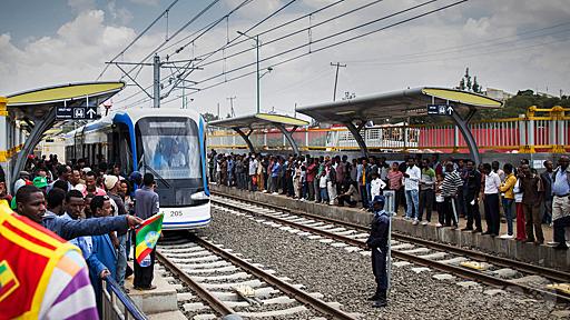 エチオピア首都で路面電車開業、中国の大規模な出資で完成