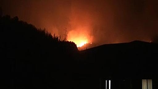 兵庫県高砂市で33時間燃え続けた山火事の様子を住民が間近で記録した動画